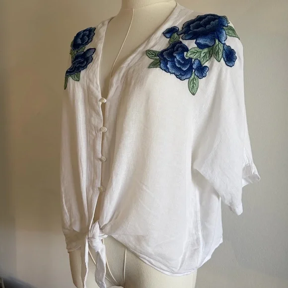 Rails Thea Embroidered Tie Front Crop Top Women Sz M Cottage Core Costal Casual - Picture 3 of 8